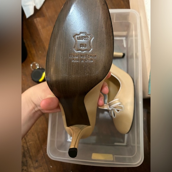 Stuart Weizmann Tan Bow Heels - Picture 2 of 9